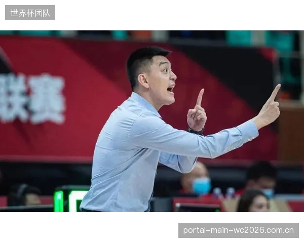 李春江指导与杨鸣指导分别在广东和辽宁建立王朝,成为CBA历史上的功勋教练。 李春江指导与杨鸣指导分别在广东和辽宁建立王朝,成为CBA历史上的功勋教练。